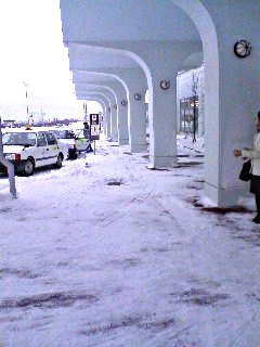 稚内空港で雪